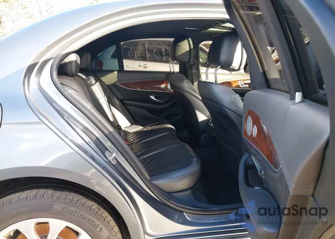 2017 Mercedes-Benz E 300 4Matic z USA, uszkodzony, nr VIN WDDZF4KBXHA112201